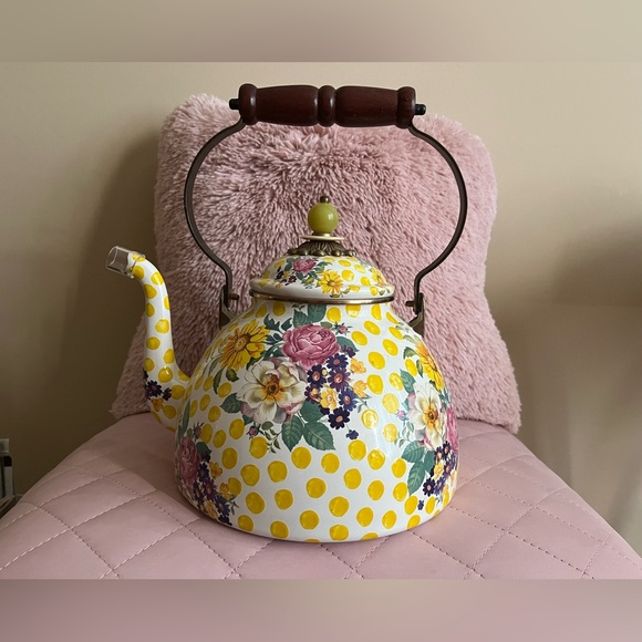 MaxKenzie-Childs RETIRED Buttercup Tea Kettle NWT 3 Quart 🩷 - Picture 5 of 8